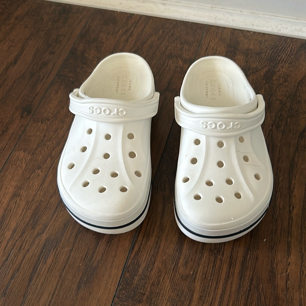 these shoes have only been worn like 3 times, just cleaned and look brand new